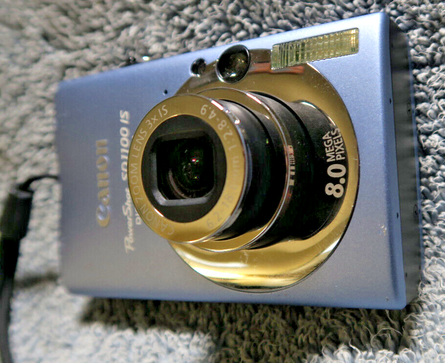 Canon PowerShot SD1100 IS Digital ELPH 8.0MP Digicam w/Battery/Charger