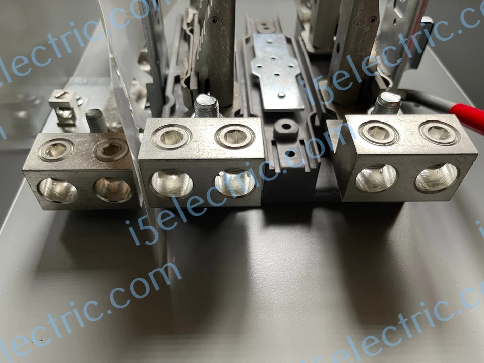 Zócalo base medidor 400/320 amperios sin anillo con derivación de palanca 1PH OH/UG con orejetas Foto 4 de 4