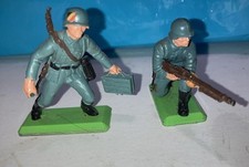 2 Vintage Britains Deetail 1971 WW2 German Infantry Soldiers England Medic 11