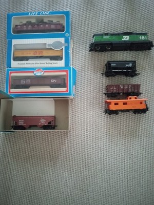 8 piece ho scale train set/lionel,athearn,roundhouse,bachman,life-like/pre-owned