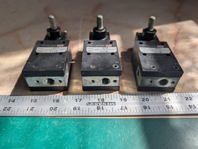 ARO 402-A 3-Way Pneumatic Limit Valve 1/8'' NPT Manual - Lot of 3