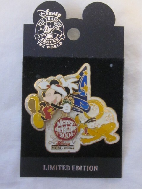 DISNEY PARKS MERRY CHRISTMAS PIN MGM STUDIOS 2004 MICKEY MOUSE & PLUTO LE 3000