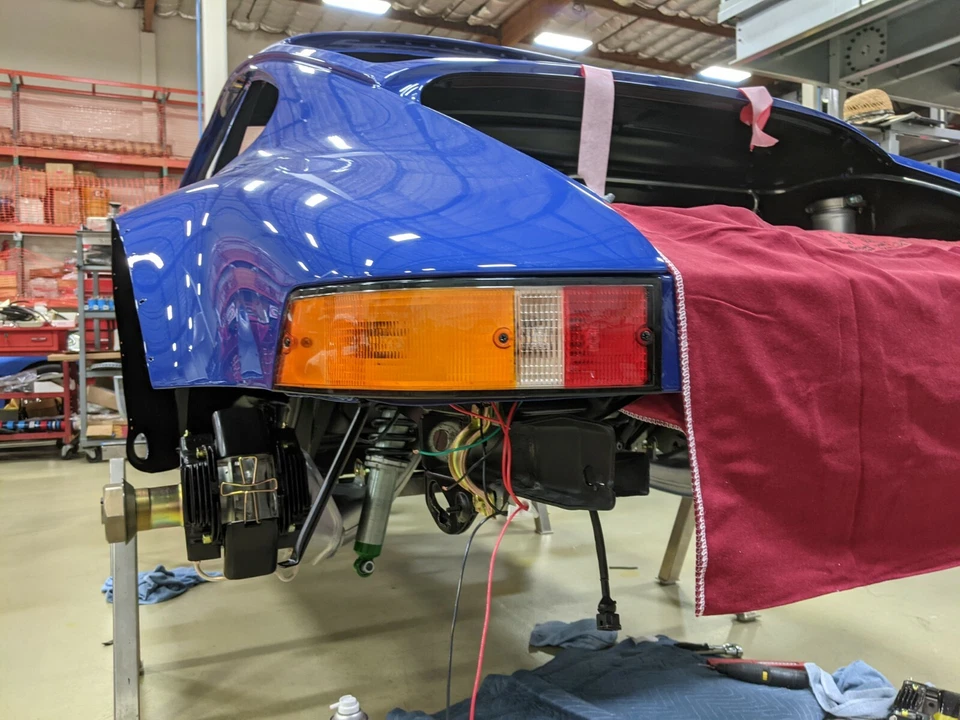 Lightweight Porsche 911 (69-88) Tail Light lamp Housing SET! LED Bulbs included - Image 3 of 4