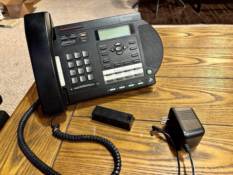 Nortel NT2N81AA Venture 3-Line business telephone