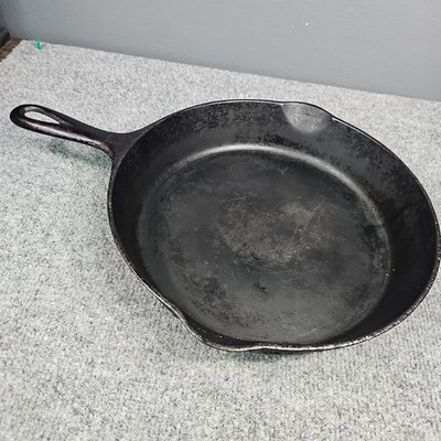 Vintage Griswold Cast Iron Skillet No.8 704