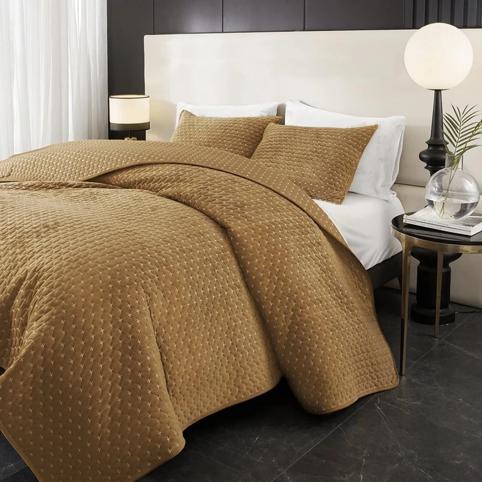 Velvet Quilt Queen, Oversized Bedspread Quilted Bedding Set, Luxurious Soft C... - Image 2 of 4