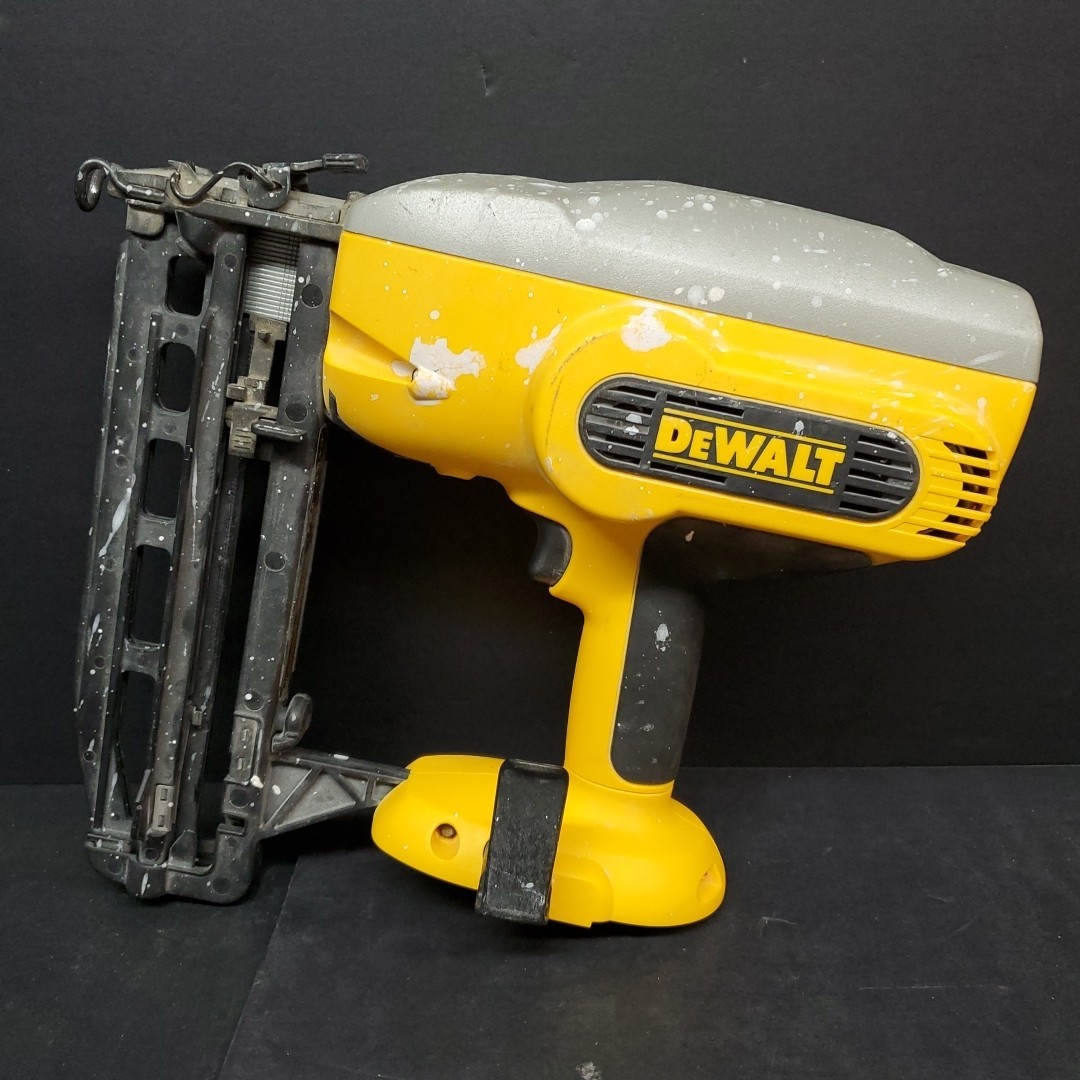 Straight Nailer Dewalt 18v 16g Finish Nailer DEWALT 16 Gauge 2-1/2