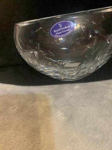 Royal Doulton England Large Crystal Bowl 6.5 x 5 Leaf Pattern With Sticker - Picture 2 of 7