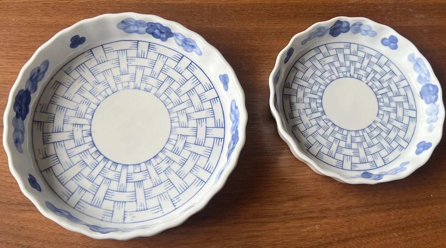 Ceramic Pie Dishes Blue Basket Weave Pattern Small & Medium Set vgc
Opens in a new window or tab
