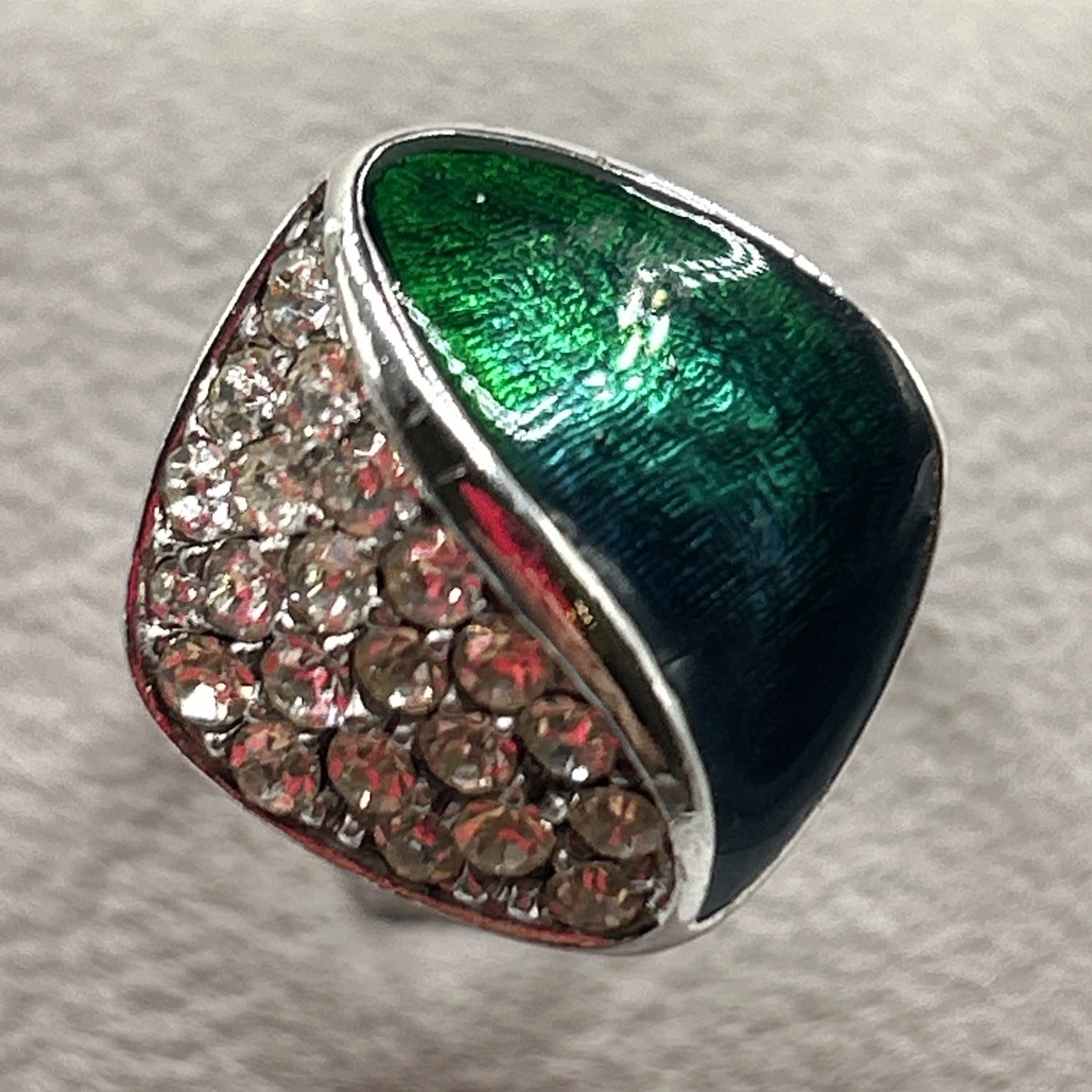 Bague vintage fantaisie  Argenté Vert Avec Strass Blanc . Taille 59
