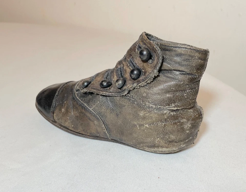 antiguo hecho a mano siglo XIX cuero bebé niño niño zapato zapatilla bota muñeca  Foto 2 de 4