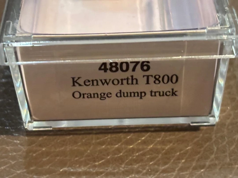 N Scale Trainworx 48076 Kenworth T800 Dump Truck Orange - Image 3 of 3