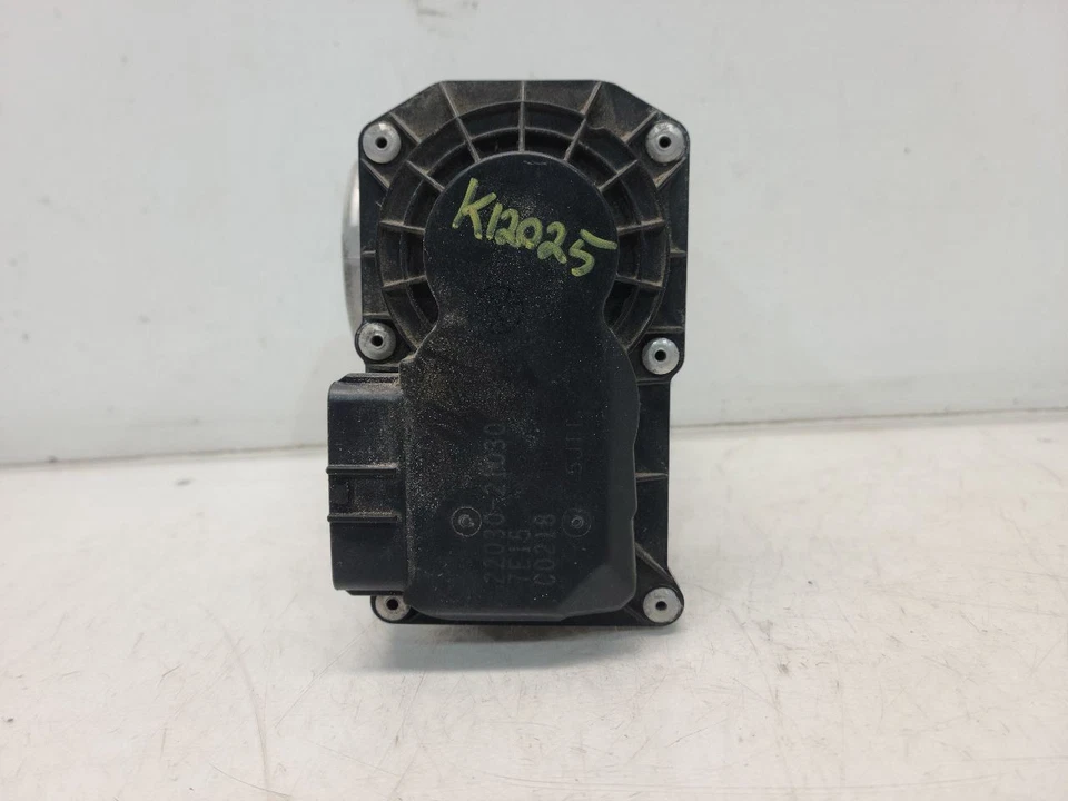 Toyota Yaris 2006-15 (1,5 L/sedán) carrocería del acelerador - DBW/conducción por cable Foto 2 de 4