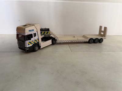 Teama Toy Scania Tieflader mit Polizei Aufklebern