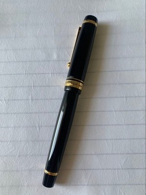Pilot Custom 845 Fountain Pen 18K Broad nib Black Resin Pre-owned w/Converter