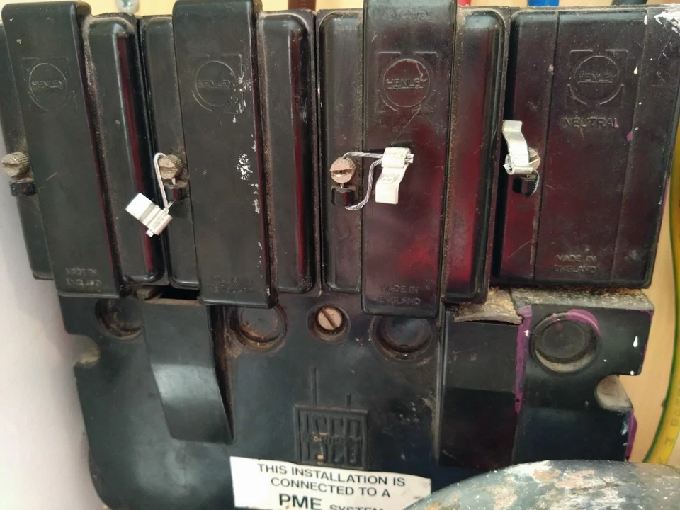 Electric Meter Seals. 6mm Flag & 15cm 7 strand Wires X 20. Trusted Ebay Seller - Image 4 of 4