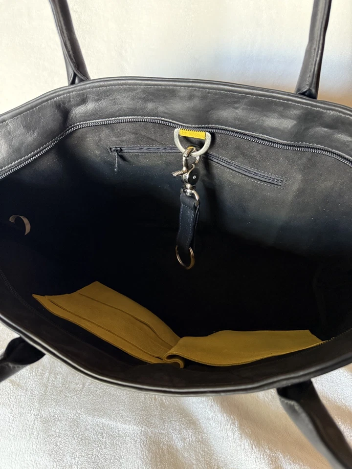 Сумка с короткими ручками Charlotte Lou London The Kensington черная кожаная наплечная сумка - Изображение 4 из 4