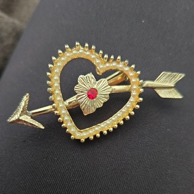 VTG Valentine Cupids Arrow Through Heart Brooch Pin Faux Seed Pearls Gold Tone