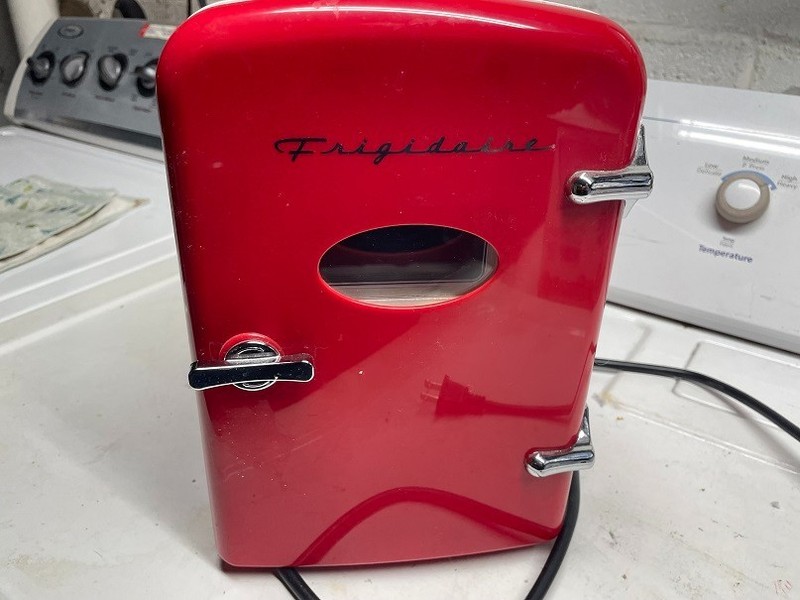 Frigidaire Portable Mini Refrigerator Classic Style