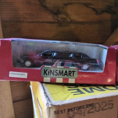 KINSMART Druckguss ''Pull Back'' LINCOLN TOWN CAR STRETCH LIMO schwarz