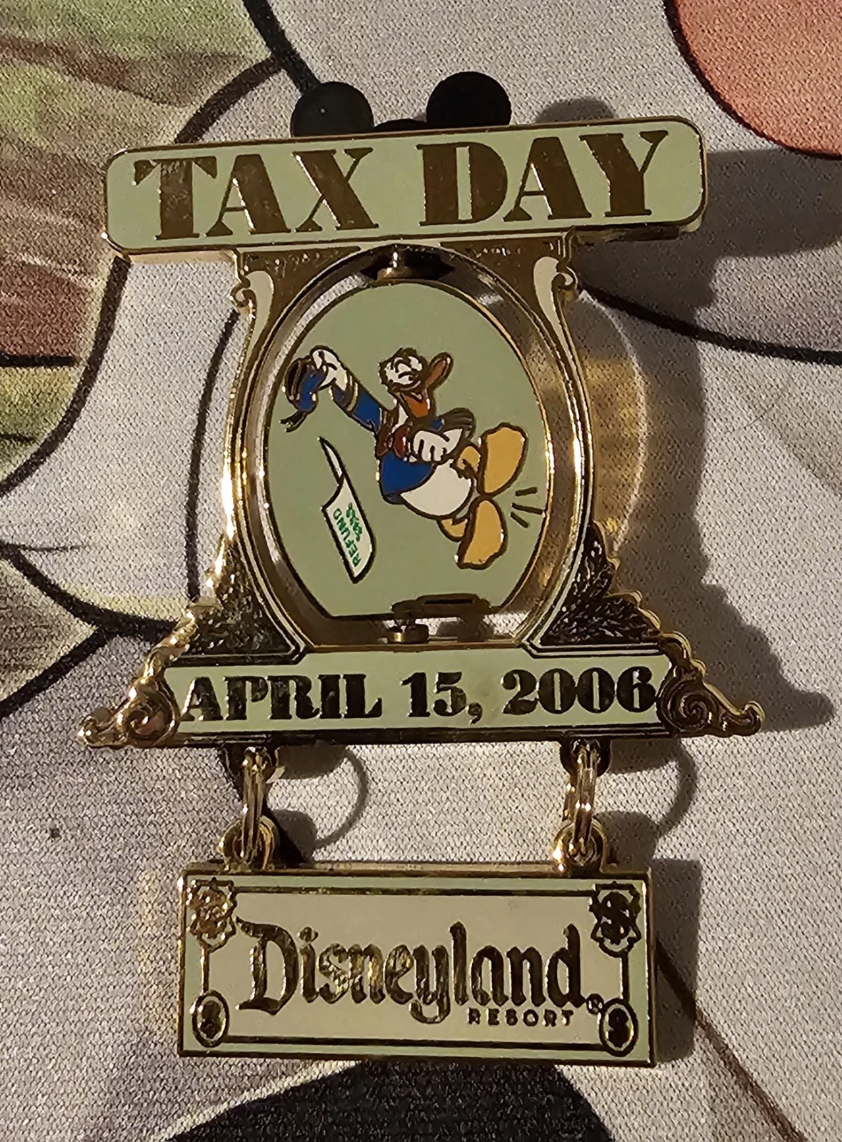 Disney TAX DAY Donald Duck Pin April 2006 LE1000 Accountant Spinner