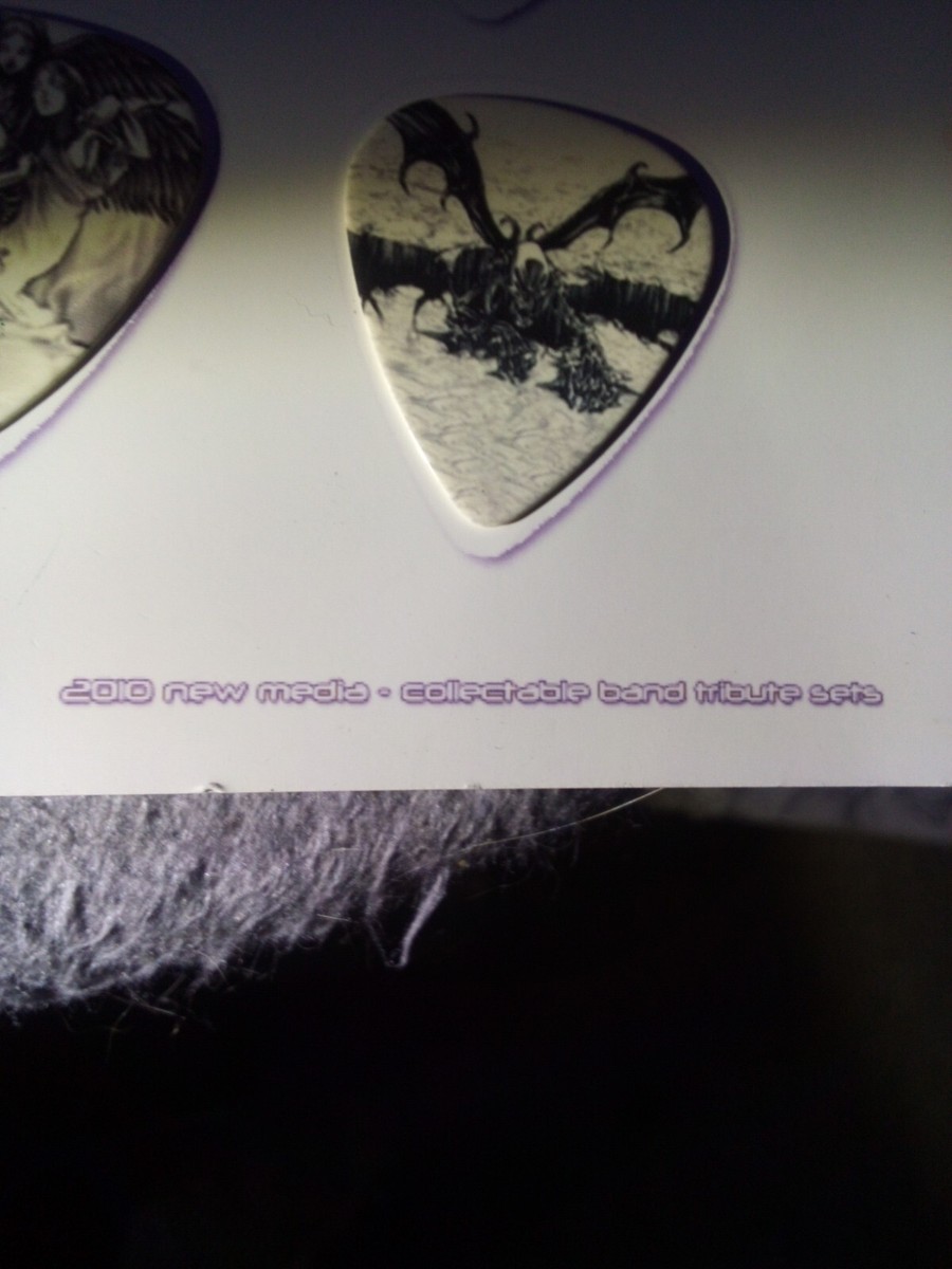avenged sevenfold limited to 100 framed gold 15 plectrums guitar