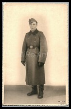 Photo, WW2, soldier in studio portrait in March 1942; L117L