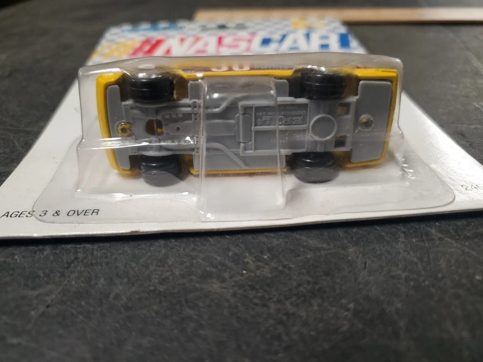 ERTL EDICIÓN LIMITADA 1990 NASCAR METAL FUNDIDO A PRESIÓN NÚMERO 30 COUNTRY TIME AMARILLO Foto 3 de 4