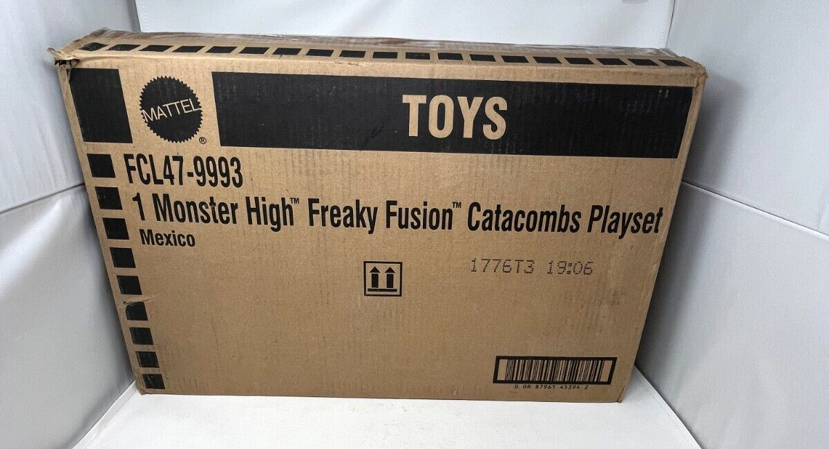 Monster High Freaky Fusion Catacombs Playset 4ft Rare Retired New