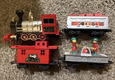 FAO Schwarz 4 Main Pieces Motorized Classic Train Set. Working