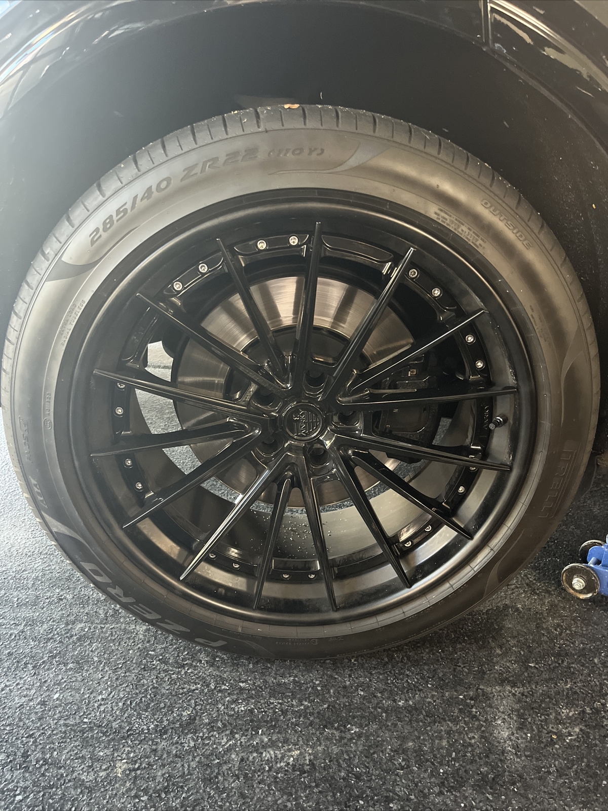 Bentley Bentayga 22 Inch Black ANRKY wheels  With 285/40 Tires - BARELY USED