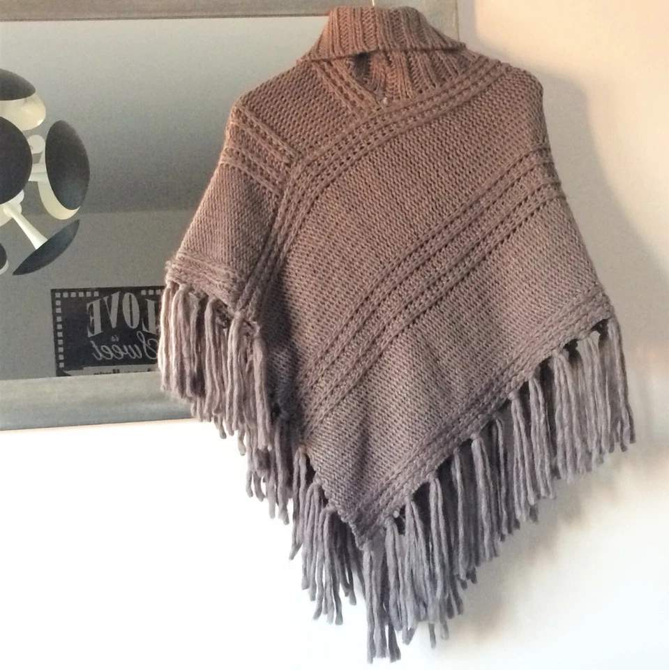 PONCHO/CAPA DE PUNTO GRIS C&A TALLA M - Imagen 2 de 4