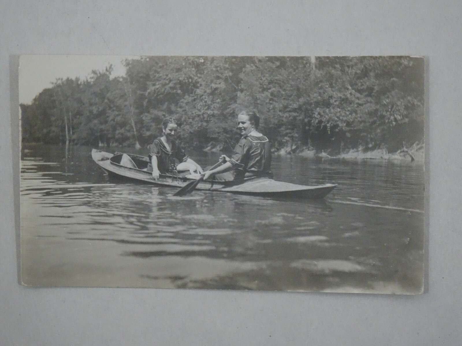 1907-18 Postal con foto real AZO dos mujeres en kayak sin publicar EE. UU.