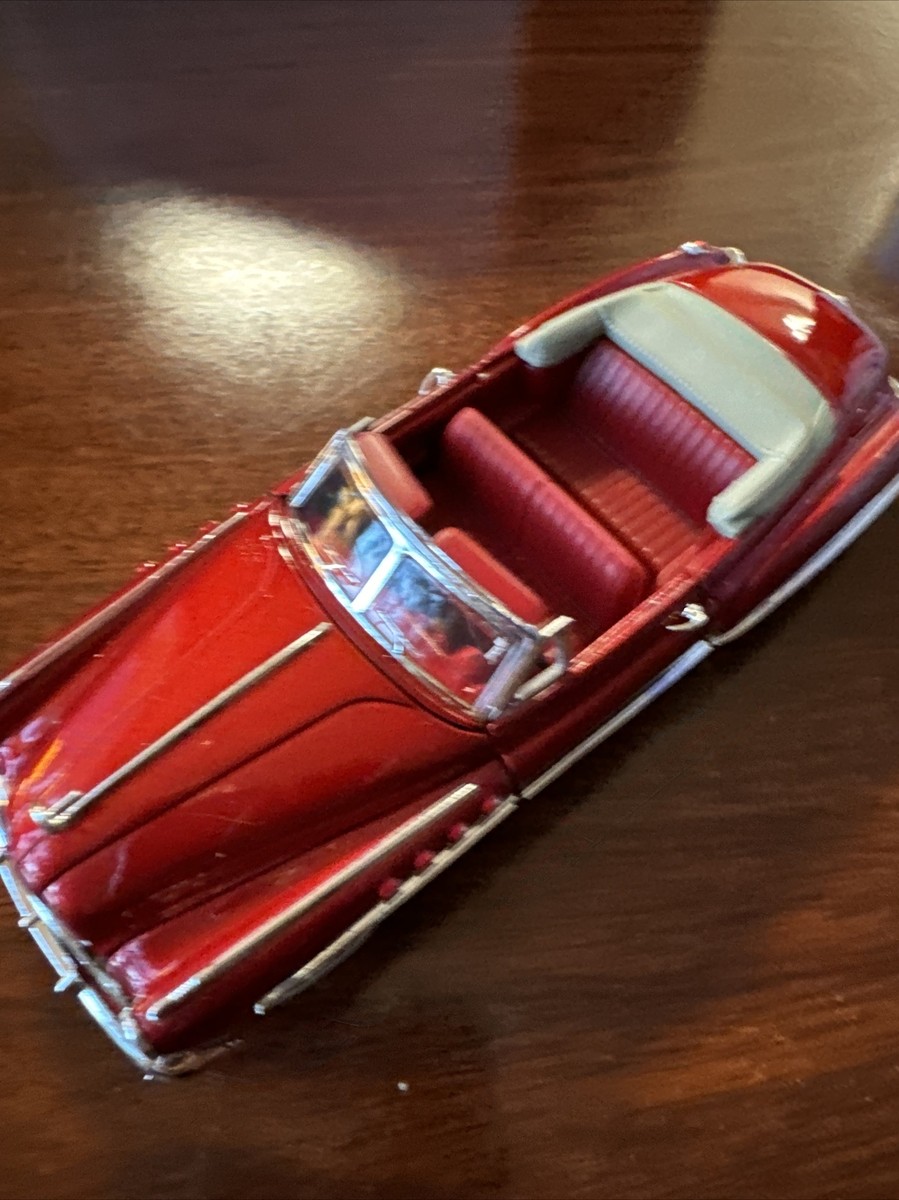 ミニカー 1949 Buick Roadmaster 1949 Buick Roadmaster Convertible - 1/32 Scale Signature Diecast