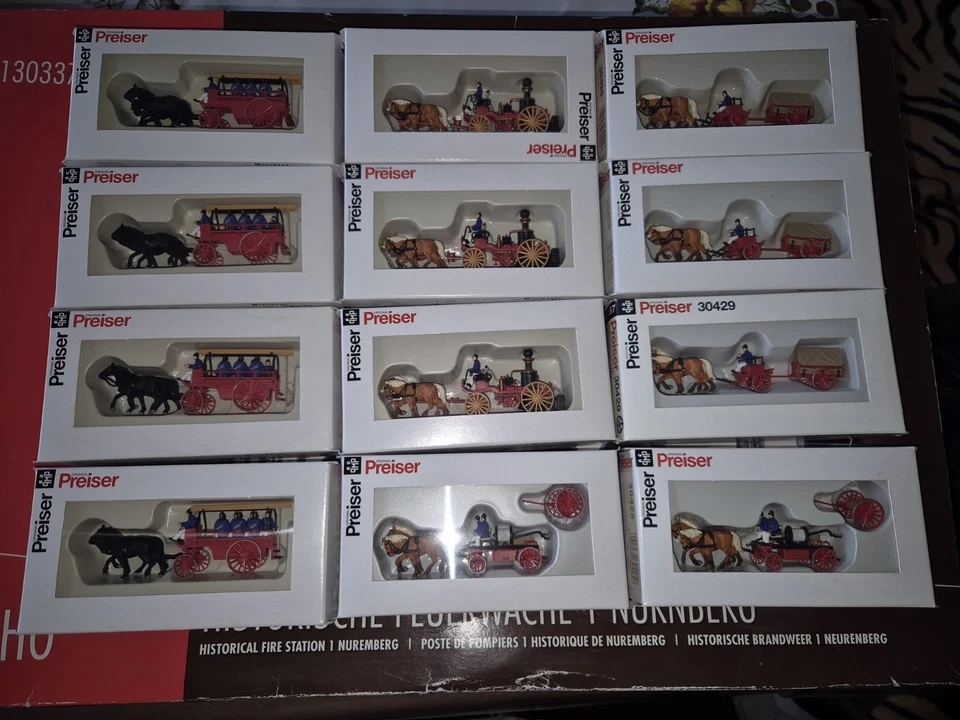Historische Feuerwache 1 Nürnberg und Figuren  - Bild 3 von 4