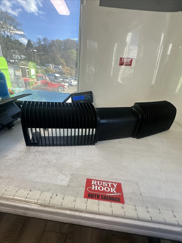 1997 Achieva Front Center Grille OEM 22548615 Foto 2 de 4