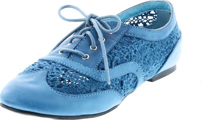 Wanted Shoes Women's Neat Lace-Up Oxford