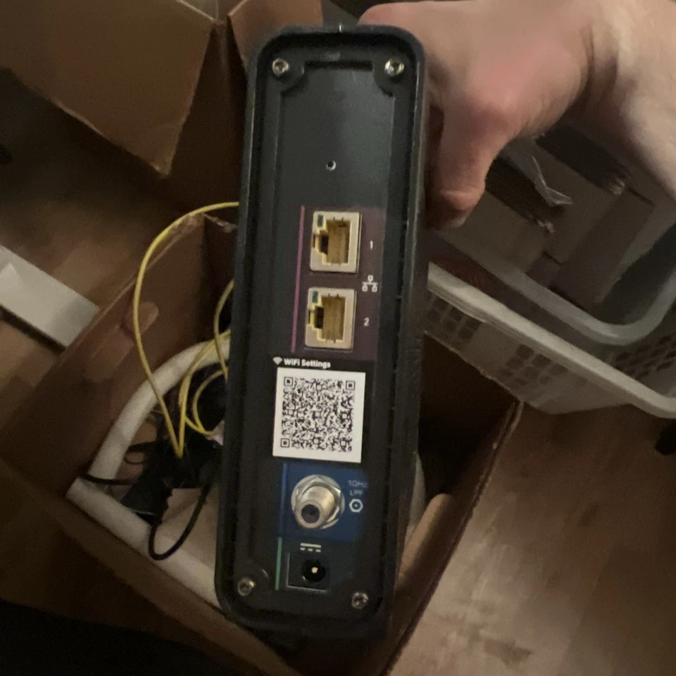 ARRIS Surfboard Sbg10 WiFi Router And Modem - Image 3 of 3