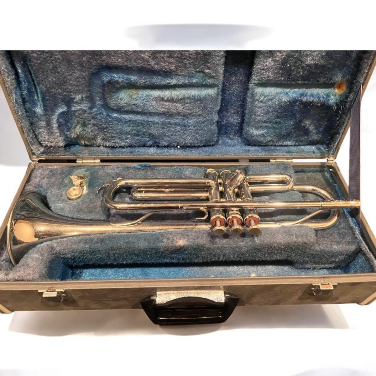Yamaha YTR-135 Trumpet with Hard Case - Used, Some Wear Yamaha YTR-135 Trumpet with Hard Case - Used, Some Wear