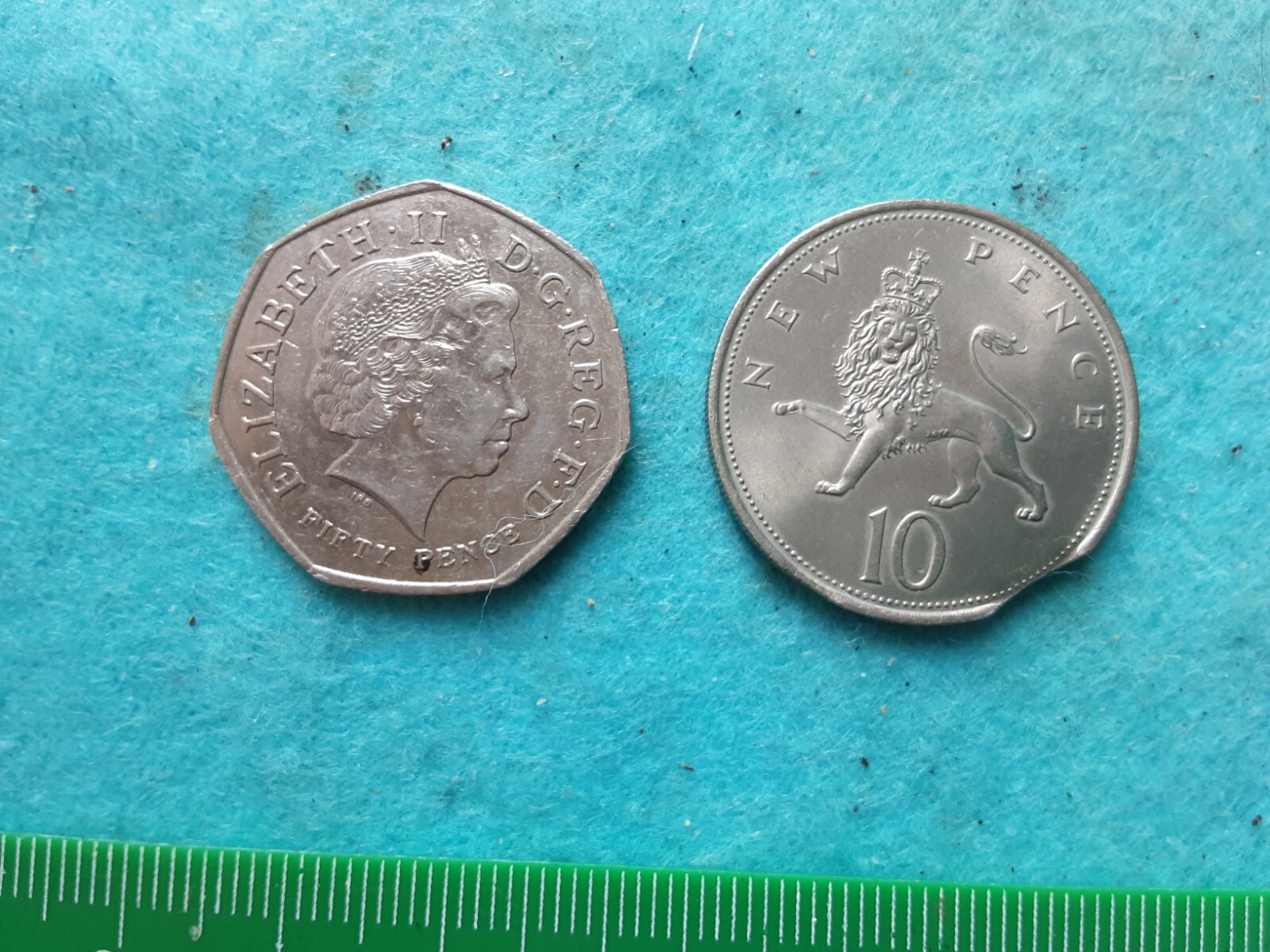 £2 coin collectors albums + extras. eBay