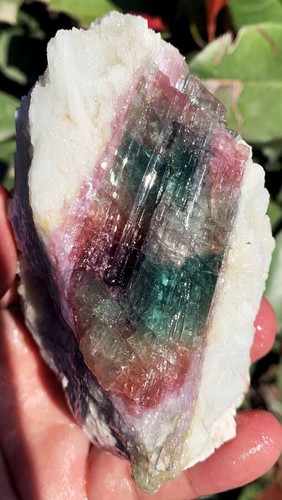 Muestra de piedra áspera cristal turmalina color sandía natural 310 g ip1633 - Imagen 13 de 16