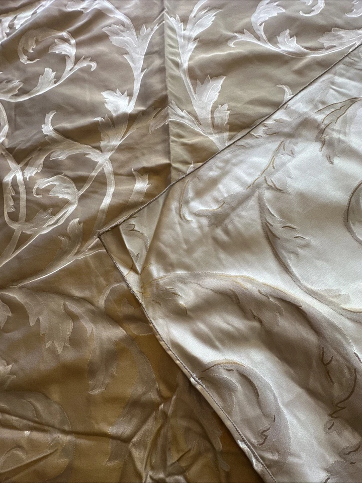 Tela damasco de seda de diseñador filigrana dorada panel de sala de exposición Lg Foto 3 de 4