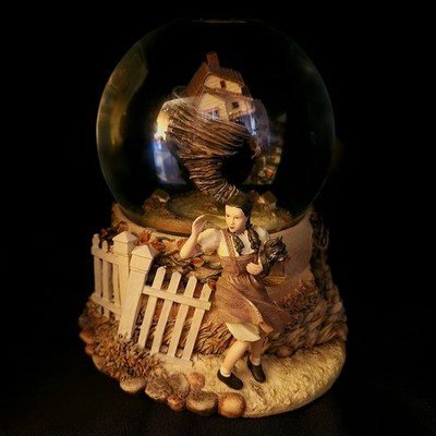Wizard of Oz Tornado Spinning Water Globe San Francisco Music Box Co. 