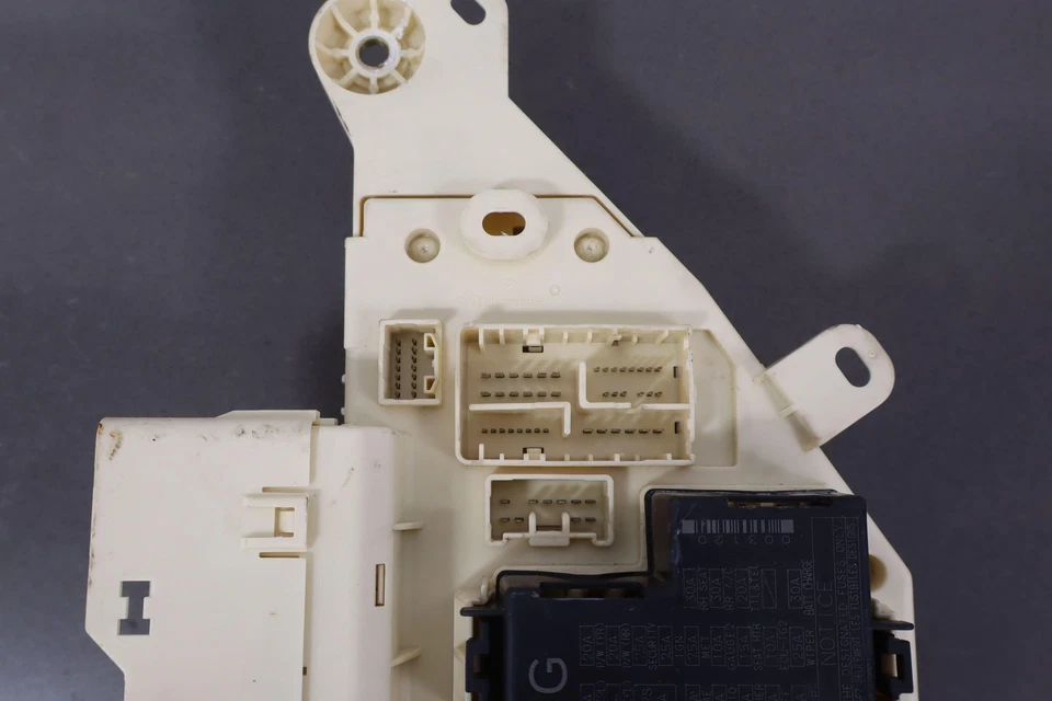 2006 Toyota Land Cruiser кабины предохранитель реле распределительная коробка - Изображение 3 из 4