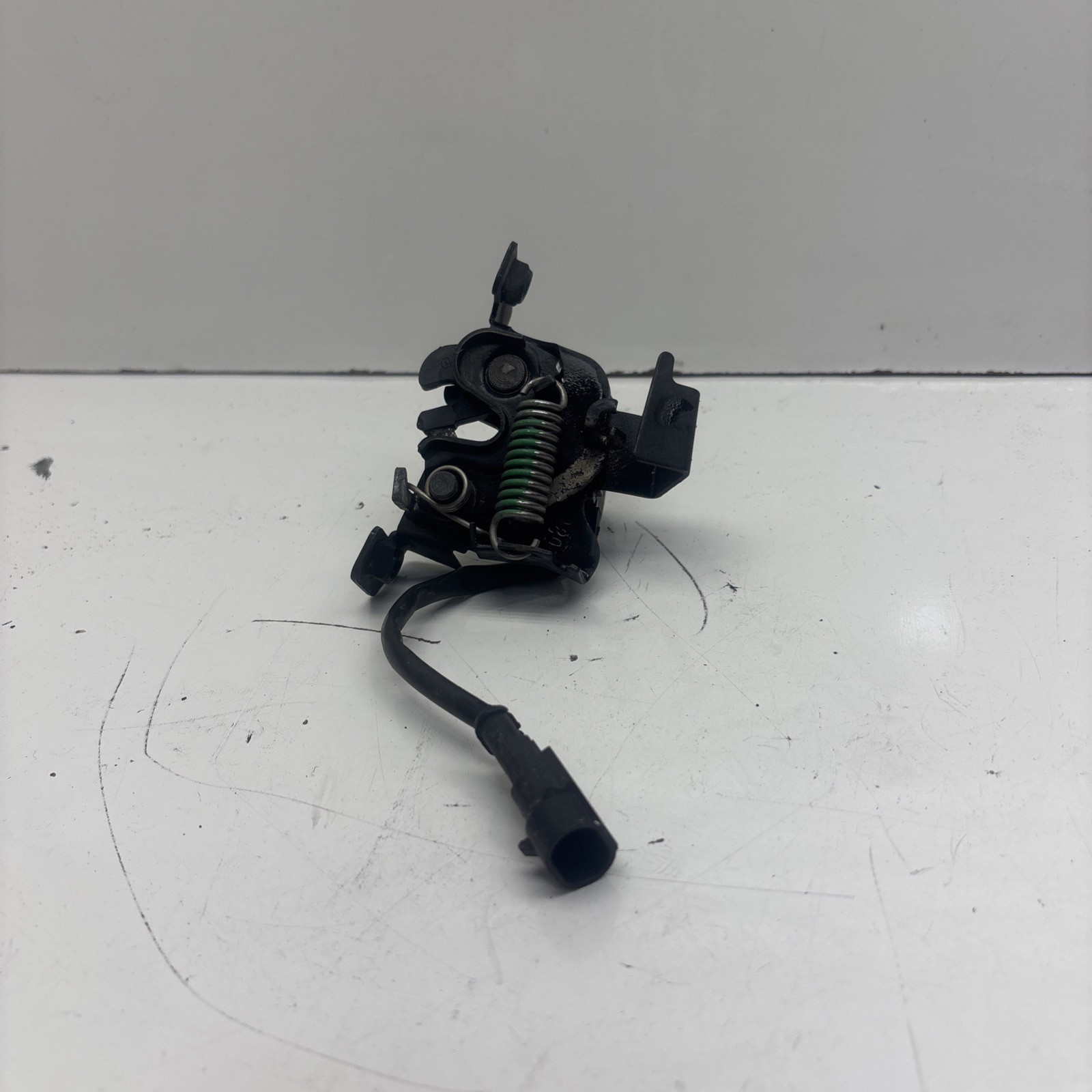 2014 - 2024 MASERATI GHIBLI FRONT LEFT SIDE HOOD BONNET LATCH LOCK ACTUATOR OEM
