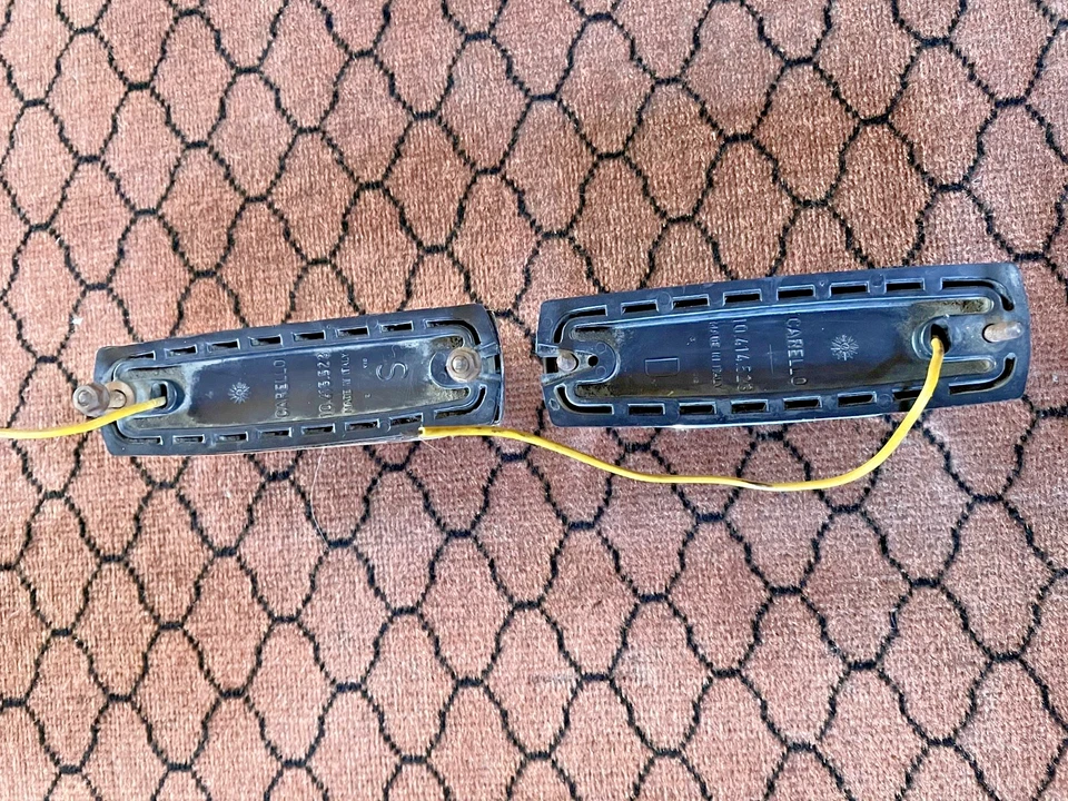 Fiat 124/2000 Spider License Plate Light Set (1975-1985) - Image 3 of 4