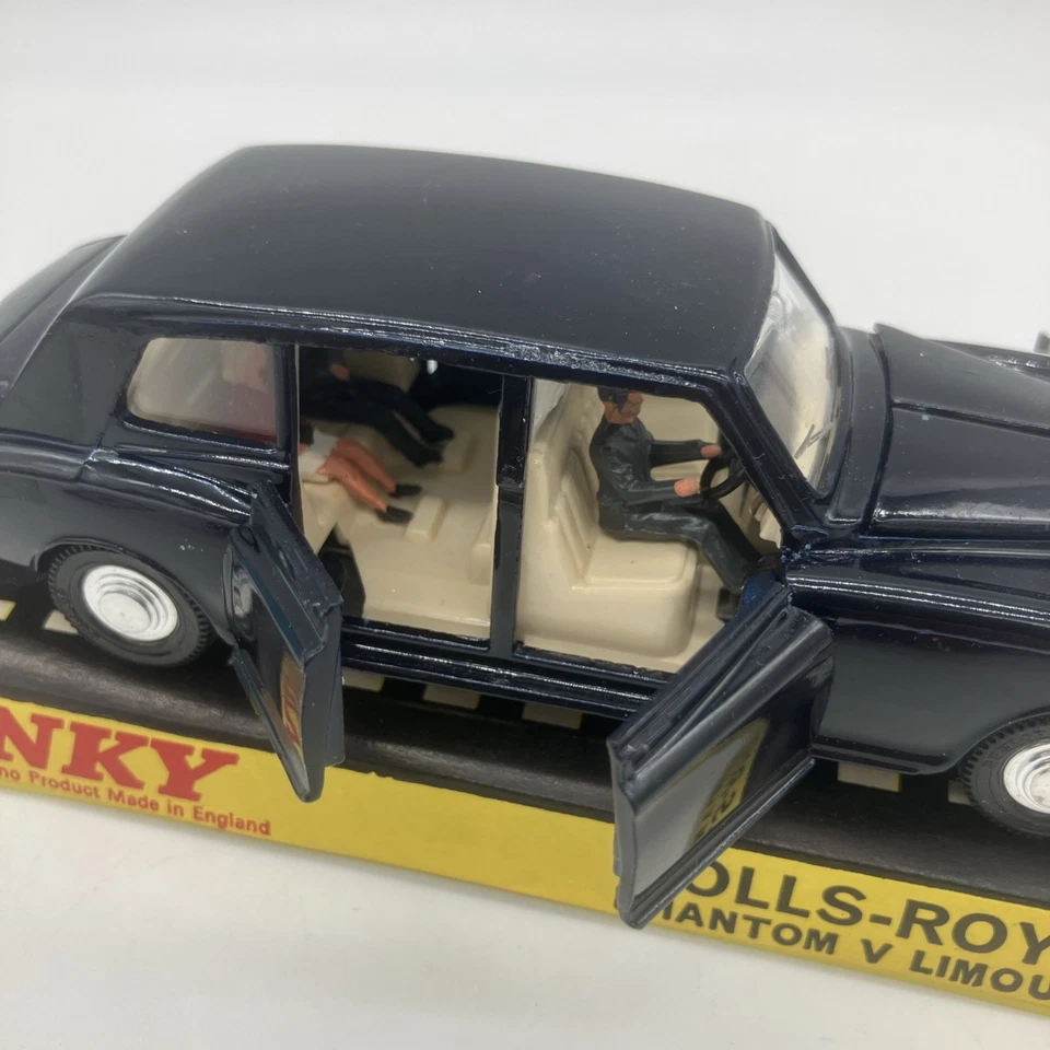 Dinky Toys #152 Rolls Royce Phantom V Limousine Dark Blue With Case / Passengers - Image 2 of 4