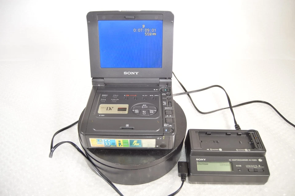 SONY GV-D900 Mini DV Digital Video Cassette Walkman Recorder NTSC mit AC-VQ850 - Bild 2 von 4