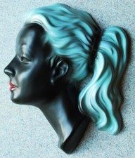 Wandkopf Keramik Maske : Frau mit Haarband - 50er Jahre, schwarz/blau, Nr.3408