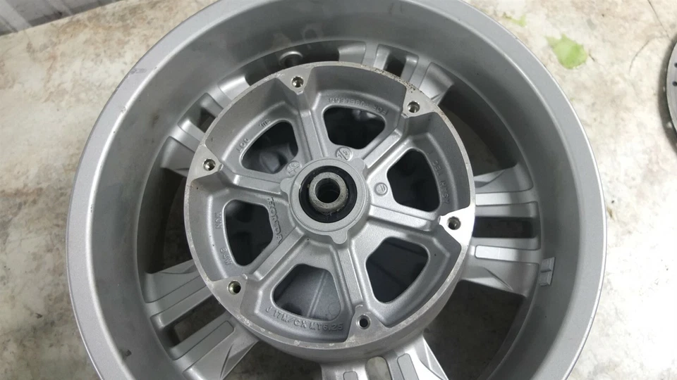 Llanta trasera 14 Honda CTX1300 CTX 1300 SOLO 12 millas Foto 3 de 4